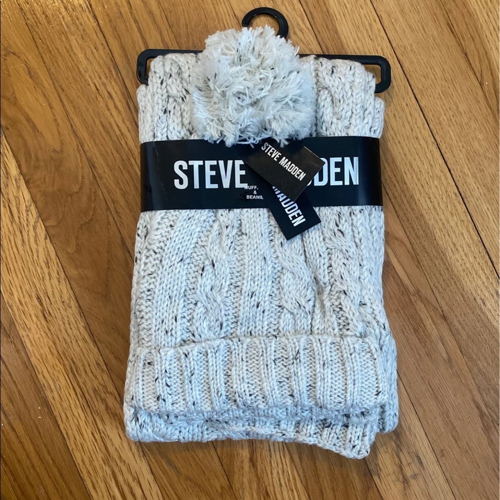 Steve Madden muffler and beanie
